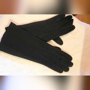 Vintage ladies suede gloves. Kislar brand. Never worn -with bag size 7